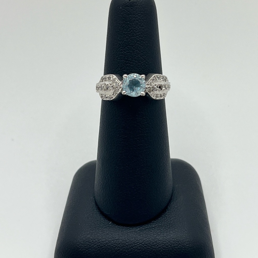 Elegant Silver and Blue Gemstone Ring